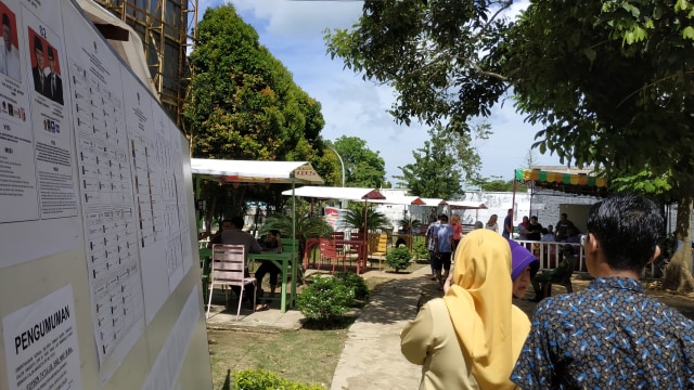 ﻿﻿Para pemilih mendatangi salah satu TPS di Tanjungpinang pada Pemilu 2019 lalu. Foto: Istimewa