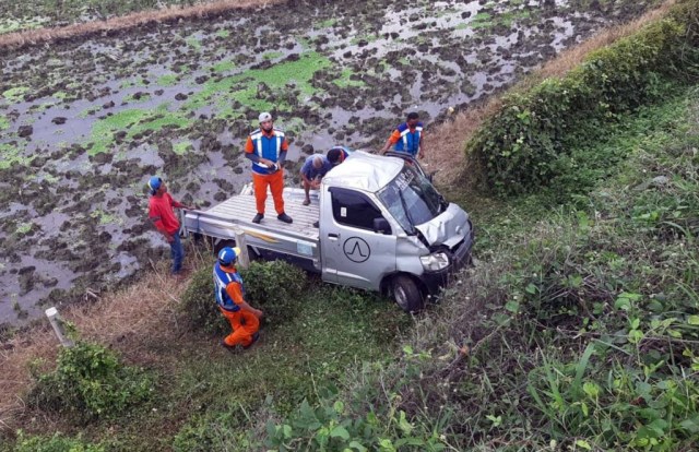 Pikap Tergelincir di Tol Gempol-Pasuruan, 1 Orang Tewas dan 2 Terluka