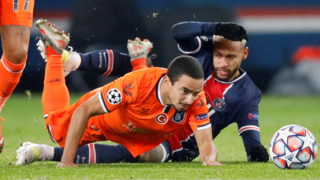 Kronologi Aksi Rasialisme Wasit Di Laga Psg Vs Istanbul Basaksehir Kumparan Com