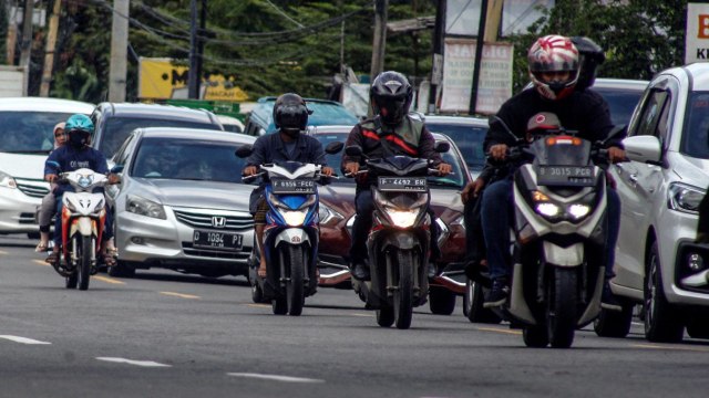 Kemacetan di jalur wisata Puncak, Kabupaten Bogor, Jawa Barat saat libur nasional Pilkada Serentak 2020. Foto: Yulius Satria Wijaya/ANTARA FOTO