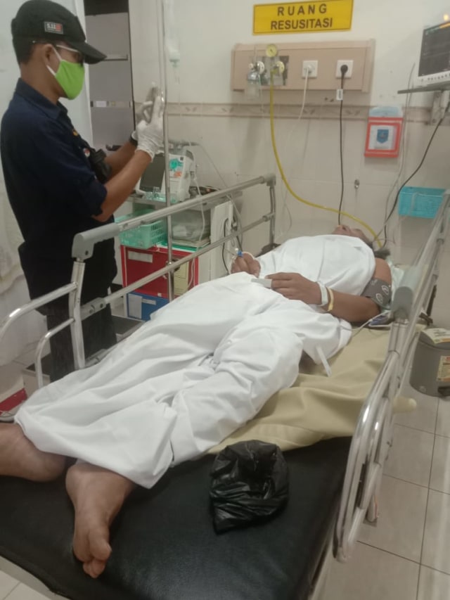 Satu orang PTPS bernama Bagus Budiono (56) terpaksa dilarikan ke rumah sakit. Pria asal Nayu Timur, Nusukan, Solo ini tiba-tiba lemas dan ambruk saat bertugas di TPS 31 Nayu