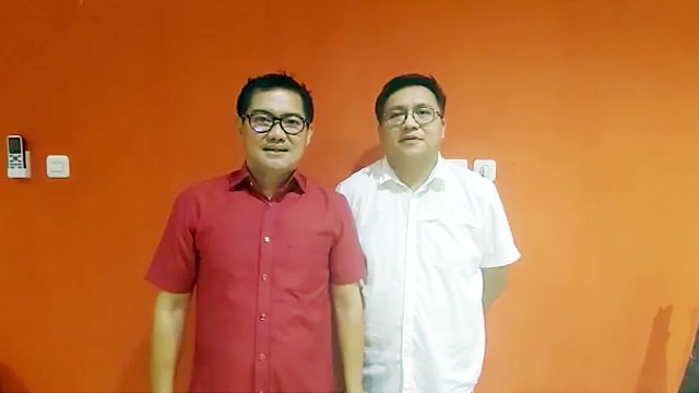 Calon Bupati dan Wakil Bupati Minahasa Utara terpilih, Joune Ganda-Kevin W Lotulung saat memberikan imbauan kepada pendukungnya untuk tidak menggelar konvoi kemenangan.