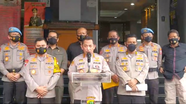 Konfrensi pers terkait baku tembak dengan Pengawal Rizieq di Polda Metro Jaya. Foto: Youtube/@PMJ