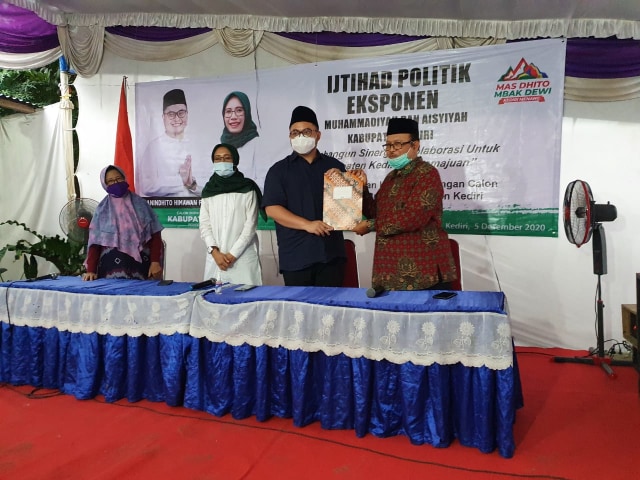 Ijtihad politik eksponen Muhammadiyah dan Aisyiyah Kabupaten Kediri kepada Hanindhito Himawan Pramana dan Dewi Maria Ulfa menjadi Bupati dan Wakil Bupati Kediri periode 2021-2026. 
