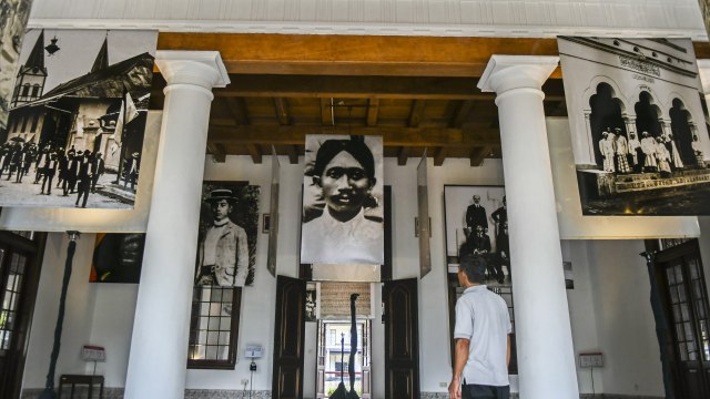 Pameran foto dan grafis dalam rangka merayakan 75 Tahun Kemerdekaan Republik Indonesia. Foto: ANTARA FOTO/Galih Pradipta