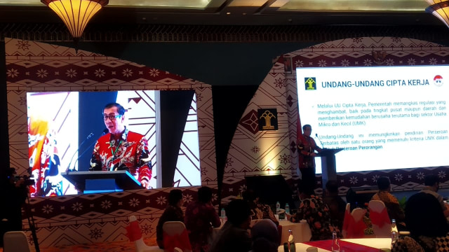 Menkumham Yasonna Laoly dalam diskusi interaktif di Bali mengenai arah kebijakan Pemerintah dalam UU Nomor 11 Tahun 2020 Tentang Cipta Kerja terkait klaster kemudahan berusaha. (Foto: Kemenkumham)