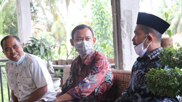 Komisioner KPU RI, Pramono Ubaid Tanthowi, berkunjung ke Sulawesi Barat. Foto: Dok. KPU Sulbar