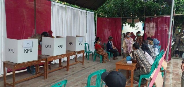 Komisi Pemilihan Umum (KPU) Kabupaten Indramayu menggelar Pemungutan Suara Ulang (PSU) di 2 TPS pada Minggu (13/12/2020). (Ciremaitoday)