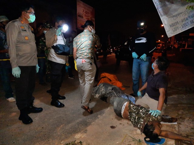 ﻿﻿﻿Korban saat dievakuasi aparat kepolisian. Foto: Istimewa
