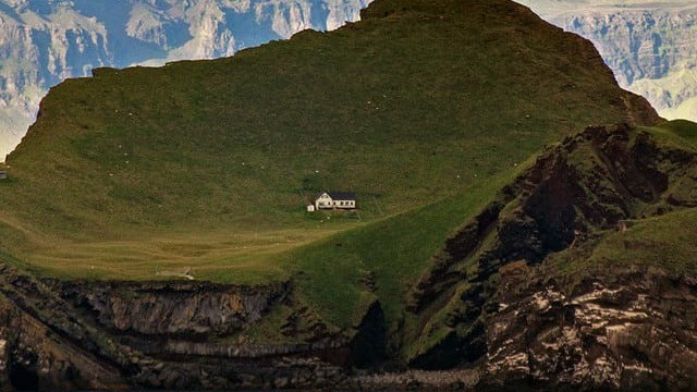Rumah di Islandia. (Foto: @little.curation/Instagram)