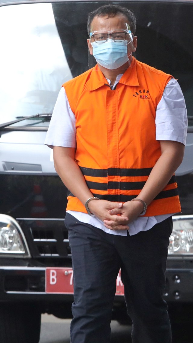 Mantan Menteri Kelautan dan Perikanan, Edhy Prabowo bersiap menjalani pemeriksaan lanjutan di Gedung KPK, Jakarta, Senin (14/12). Foto: Reno Esnir/ANTARA FOTO