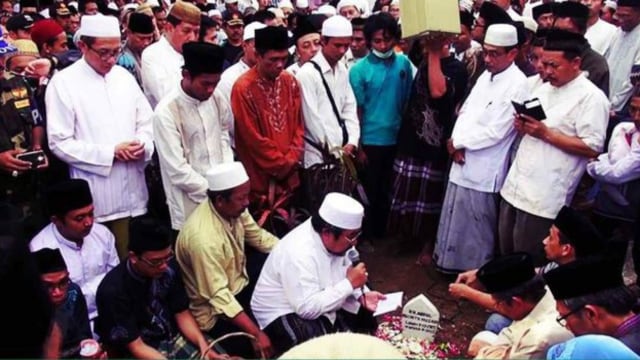 Etik Ziarah Kubro Masyarakat Palembang Serta Hukum Ziarah ...
