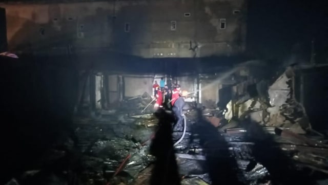 Penginapan Terbakar, 6 Mayat Terpanggang Menumpuk di Lorong Lantai 2 (170275)