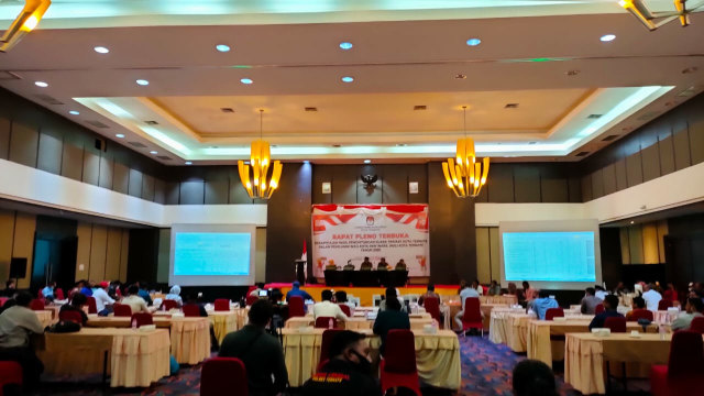 Pleno KPU Kota Ternate. Foto: Rajif Duchlun/cermat