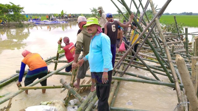 Tanggul Kali Ingas di Bojonegoro yang Jebol Masih Belum Dapat Ditanggulangi (598662)