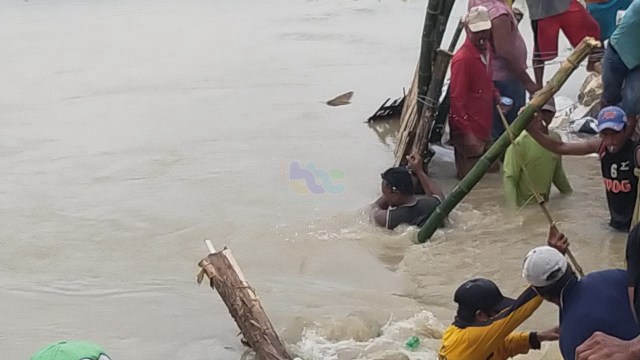 Tanggul Kali Ingas di Bojonegoro yang Jebol Masih Belum Dapat Ditanggulangi (598663)