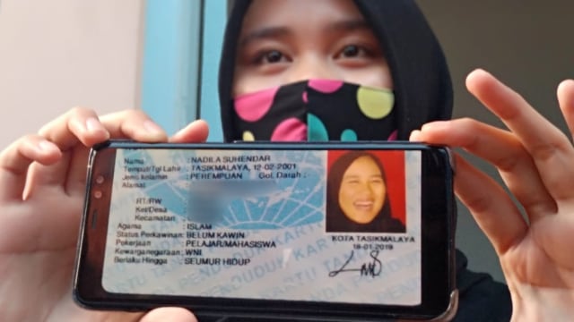 Viral Foto KTP dengan Ekspresi Tertawa Milik Wanita asal Tasikmalaya