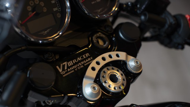 Paling Murah Rp 475 Juta dan Kemas Mesin V-Twin, Moto Guzzi V7 Terbaru Meluncur (28737)