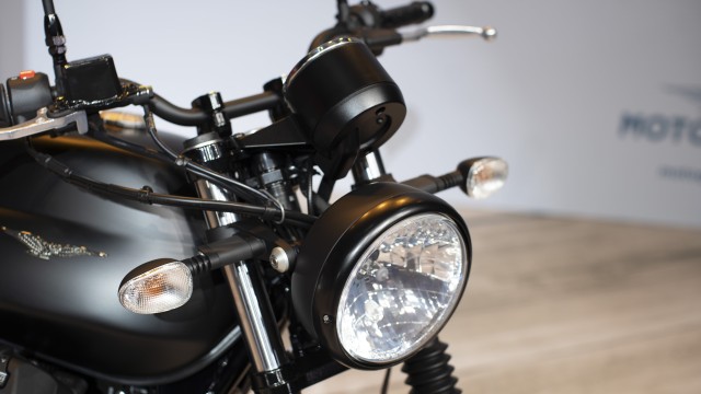 Paling Murah Rp 475 Juta dan Kemas Mesin V-Twin, Moto Guzzi V7 Terbaru Meluncur (28733)