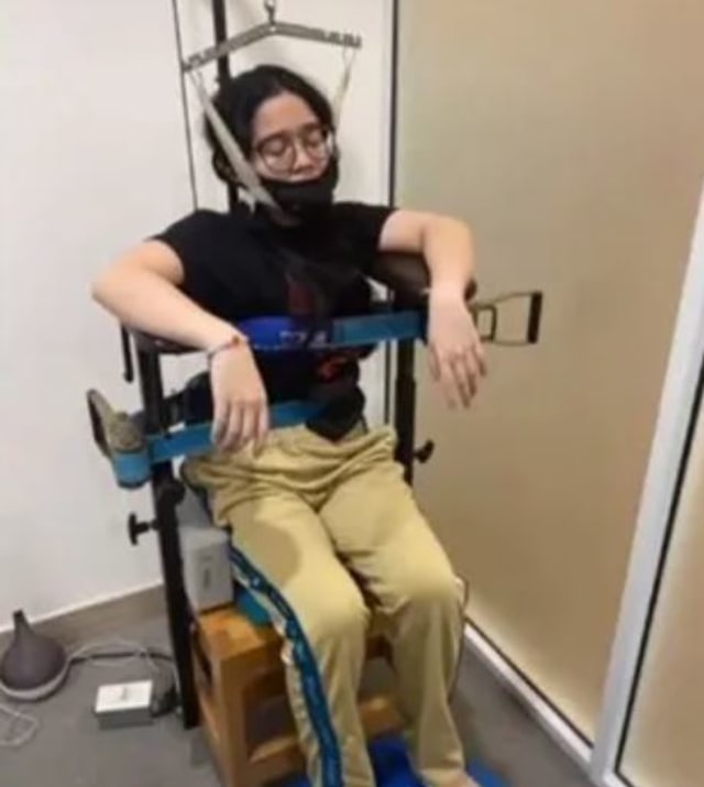 Alami Kelainan Tulang Belakang, Cerita Perjuangan 5 Artis Sembuh dari Skoliosis (649158)
