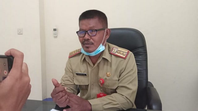Kepala Dinas Sosial (Dinsos) Kabupaten Bojonegoro, Drs Arwan MSi, saat beri keterangan. (foto: dani/beritabojonegoro)