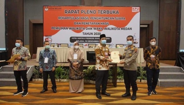Penetapan hasil rekapitulasi suara Pilkada Kota Medan yang dilakukan di Hotel Santika Dyandra Medan. Foto: Sumut News.