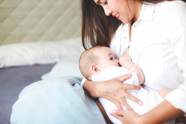 Ilustrasi ibu menyusui. Foto: Shutterstock