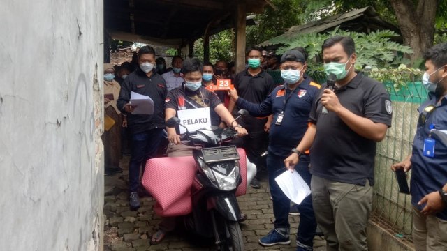 Rekonstruksi kasus pembunuhan disertai mutilasi di Bekasi. Foto: Dok. Istimewa