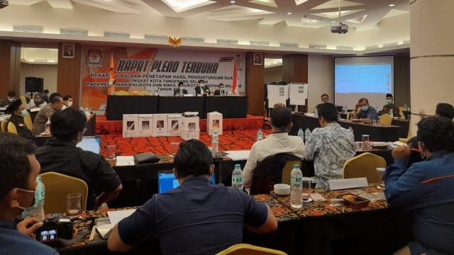 Rapat pleno rekapitulasi KPU Tangsel. Foto: Dok. kumparan