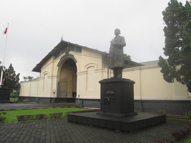 Patung Jenderal Soedirman. Sumber: Wikimedia Commons