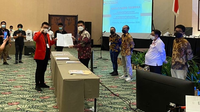 KPU Tetapkan Andrei Angouw-Richard Sualang Pemenang Pilkada Manado (346154)