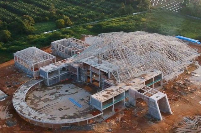 Masjid Agung yang tengah dibangun di Kabupaten Dharmasraya Sumatera Barat. Foto: ist