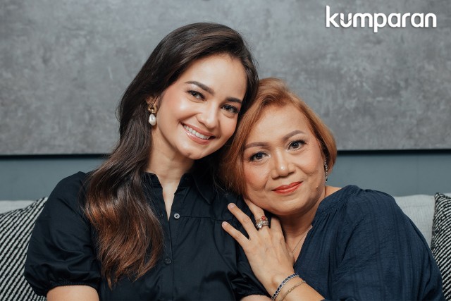 Enzy Storia dan Ibunda, Maryani Agusrita, untuk My Mom My Inspiration 2020. Foto: SweetEscape