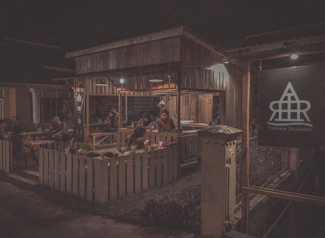 Kedai Teras Rumah menjual berbagai menu sarapan pada malam hari. Foto: Dok Hi!Pontianak