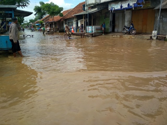 Banjir merendam Desa Astanamukti, Kabupaten Cirebon, Jumat (18/12/2020). (Ciremaitoday)