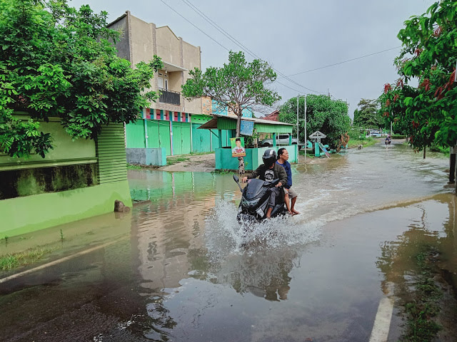 Ilustrasi genangan air di jalanan Kota Bandar Lampung | Foto : Sidik Aryono