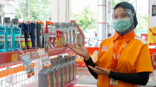 Pertamina bersama Alfamart dan Alfamidi mengembangkan bisnis Bright Store di SPBU di Luar pulau Jawa. Foto: Pertamina