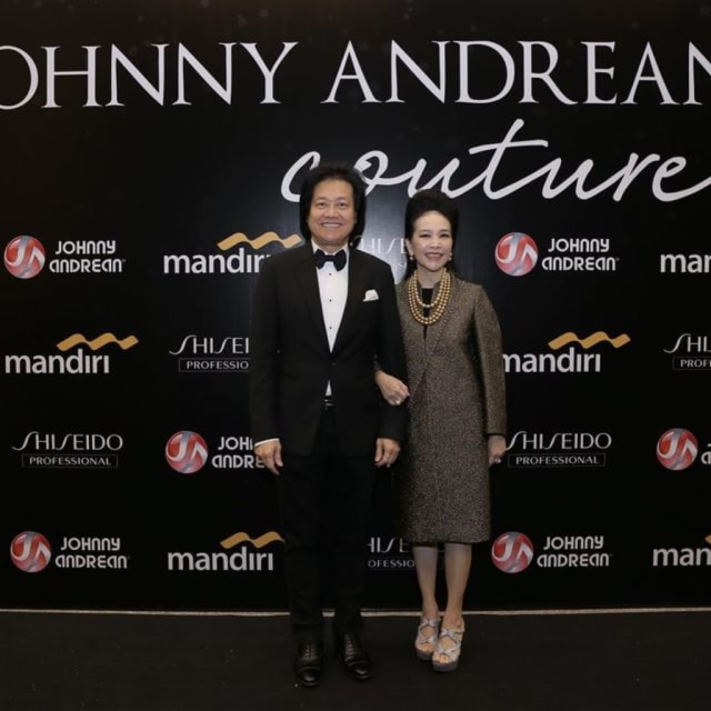 Johnny Andrean dan istri Tina Andrean. Foto: Instagram/johnnyandreansalon