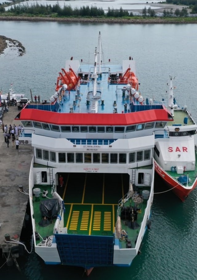 Kapal baru 'KPM Aceh Hebat 2' tiba di Pelabuhan Ulee Lheue, Banda Aceh, Sabtu (19/12). Foto: Abdul Hadi/acehkini