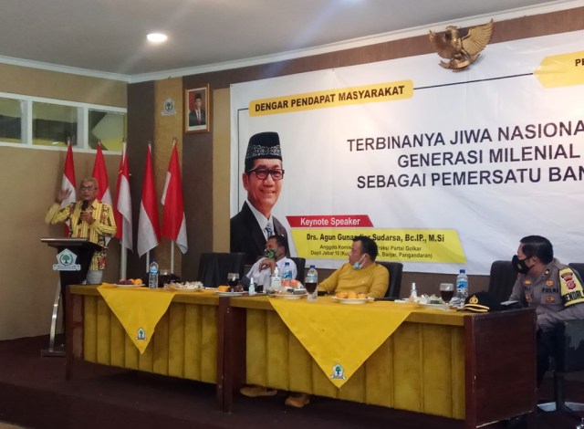 Anggota DPR RI dari Fraksi Partai Golkar, Agun Gunandjar Sudarsa saat mengisi reses di Kabupaten Kuningan, Jawa Barat. (Andri Yanto)