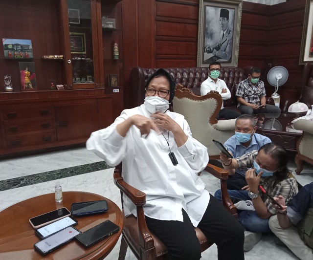 Wali Kota Surabaya Tri Rismaharini mengungkapkan jika kapasitas RS Rujukan COVID-19 tersisa sekitar 10-20 persen. Foto: Masruroh/Basra﻿