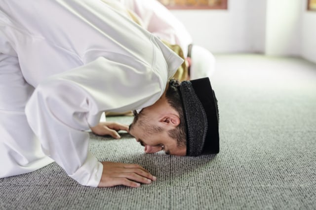 Ilustrasi Sujud Tilawah. Foto: Freepik