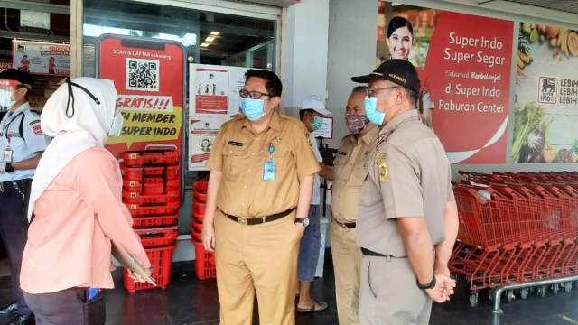 Satgas penanggulangan COVID-19 Kabupaten Bogor melakukan sidak ke Super Indo Pabuaran Cibinong,  Foto: Dok. Istimewa