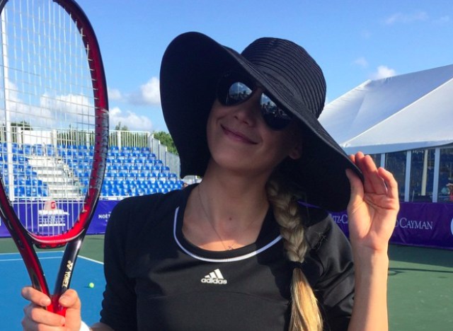 sumber: IG Anna Kournikova