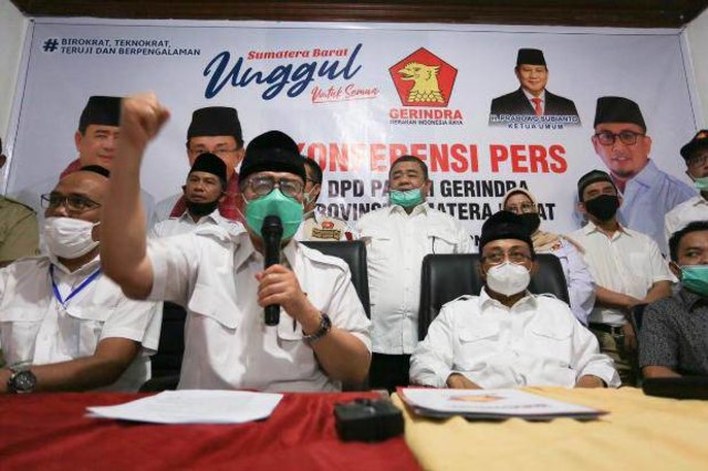 Paslon Gubernur dan Wagub Sumbar Nasrul Abit - Indra Catri di Padang. Foto: Sindonews