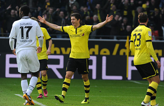 Moment Robert Lewandowski bermain pada pertandingan Borussia Dortmund vs Hannover 96. Foto: Getty Images