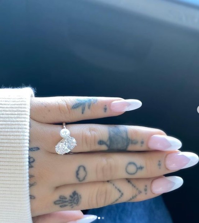 Heboh! Cincin Tunangan Ariana Grande Harganya Capai Miliaran (11772)