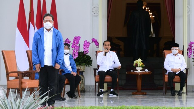 Presiden Joko Widodo mengumumkan Sakti Wahyu Trenggono senagai Menteri Kelautan dan Perikanan di Istana Negara, Jakarta, Selasa (22/12).
 Foto: Muchlis Jr/Biro Pers Sekretariat Presiden