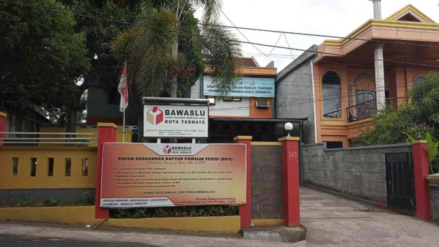 Kantor Bawaslu Kota Ternate. Foto: Rizal Syam/cermat
