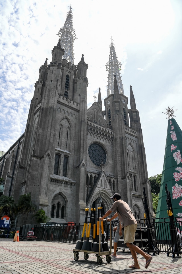  Foto  Persiapan Jelang Ibadah Natal di Gereja  Katedral 